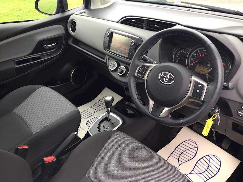 Toyota 1.33 Dual VVT-i Icon Hatchback 5dr Petrol Multidrive S Euro 5 Euro 5 (99 ps)