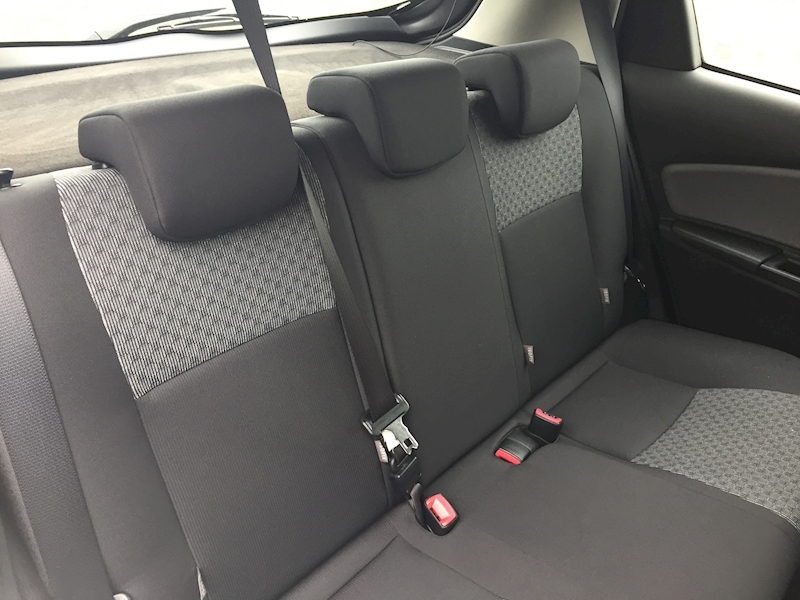 Toyota 1.33 Dual VVT-i Icon Hatchback 5dr Petrol Multidrive S Euro 5 Euro 5 (99 ps)