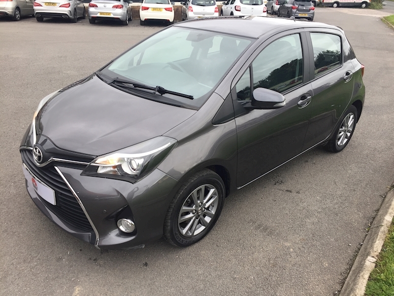 Toyota 1.33 Dual VVT-i Icon Hatchback 5dr Petrol Multidrive S Euro 5 Euro 5 (99 ps)