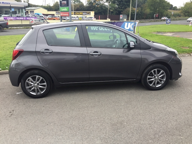 Toyota 1.33 Dual VVT-i Icon Hatchback 5dr Petrol Multidrive S Euro 5 Euro 5 (99 ps)