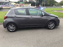 Toyota 1.33 Dual VVT-i Icon Hatchback 5dr Petrol Multidrive S Euro 5 Euro 5 (99 ps)