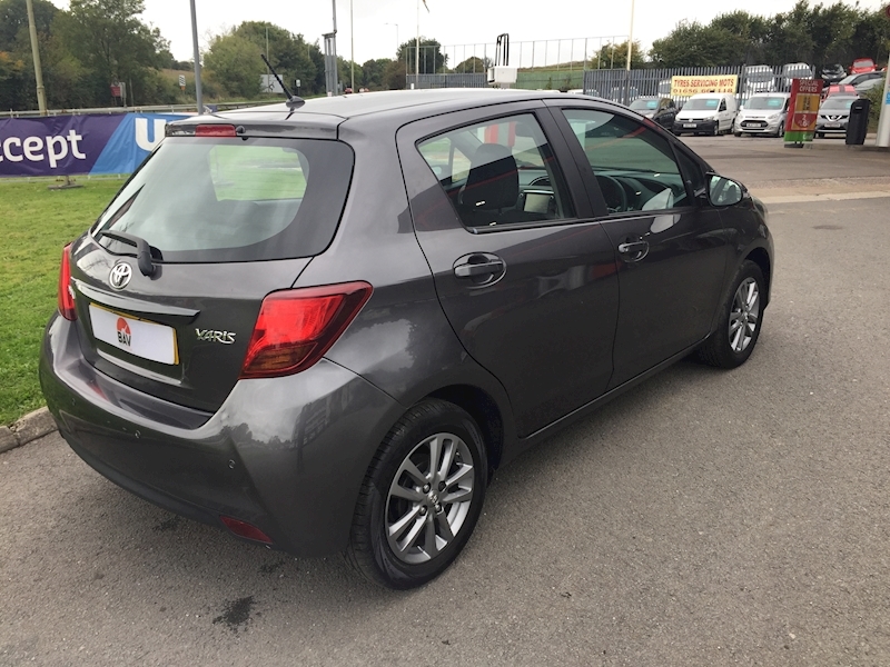 Toyota 1.33 Dual VVT-i Icon Hatchback 5dr Petrol Multidrive S Euro 5 Euro 5 (99 ps)