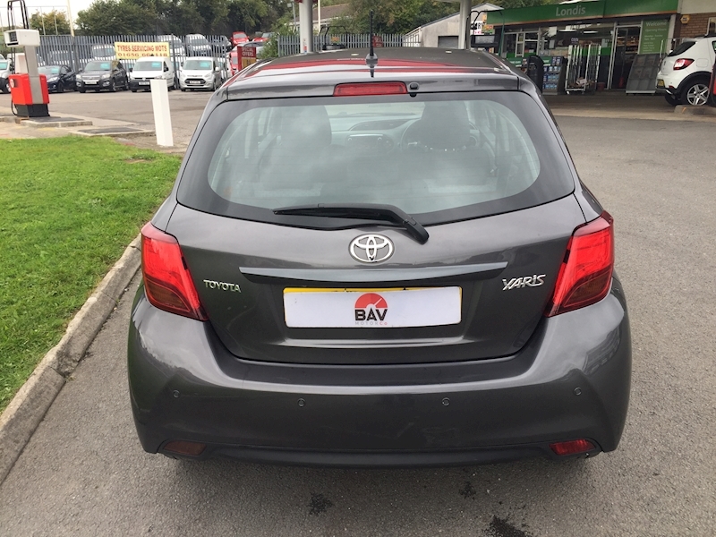 Toyota 1.33 Dual VVT-i Icon Hatchback 5dr Petrol Multidrive S Euro 5 Euro 5 (99 ps)