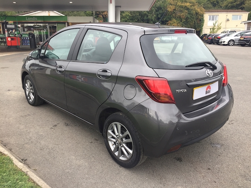 Toyota 1.33 Dual VVT-i Icon Hatchback 5dr Petrol Multidrive S Euro 5 Euro 5 (99 ps)