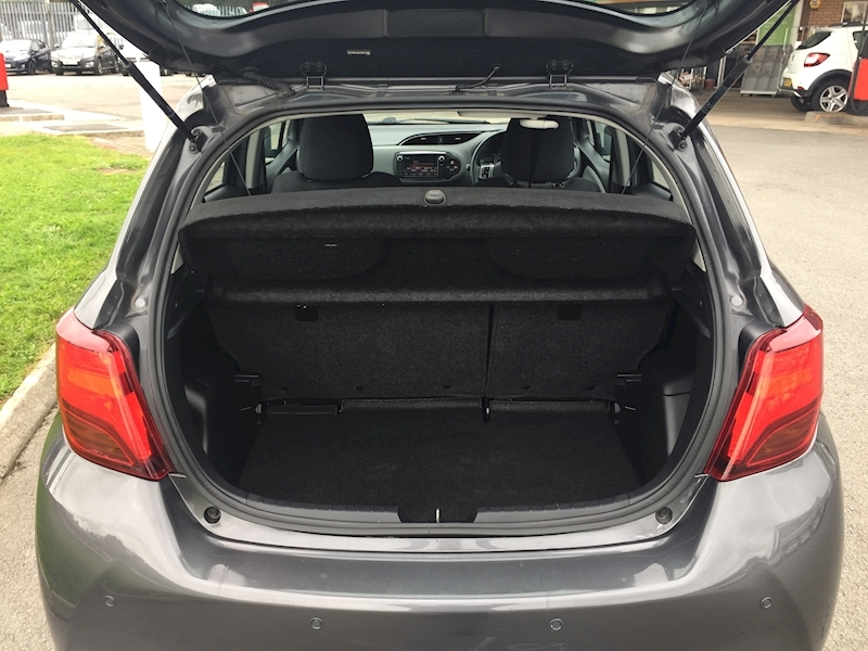 Toyota 1.33 Dual VVT-i Icon Hatchback 5dr Petrol Multidrive S Euro 5 Euro 5 (99 ps)