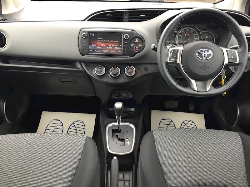 Toyota 1.33 Dual VVT-i Icon Hatchback 5dr Petrol Multidrive S Euro 5 Euro 5 (99 ps)