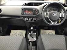 Toyota 1.33 Dual VVT-i Icon Hatchback 5dr Petrol Multidrive S Euro 5 Euro 5 (99 ps)