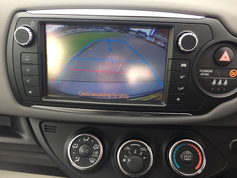 Toyota 1.33 Dual VVT-i Icon Hatchback 5dr Petrol Multidrive S Euro 5 Euro 5 (99 ps)