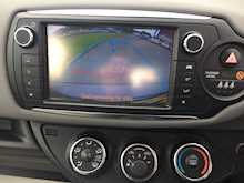 Toyota 1.33 Dual VVT-i Icon Hatchback 5dr Petrol Multidrive S Euro 5 Euro 5 (99 ps)