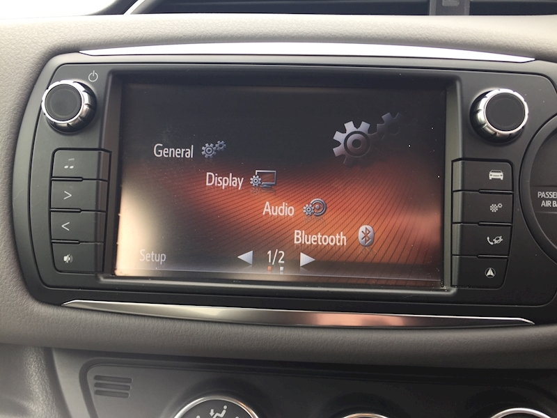 Toyota 1.33 Dual VVT-i Icon Hatchback 5dr Petrol Multidrive S Euro 5 Euro 5 (99 ps)