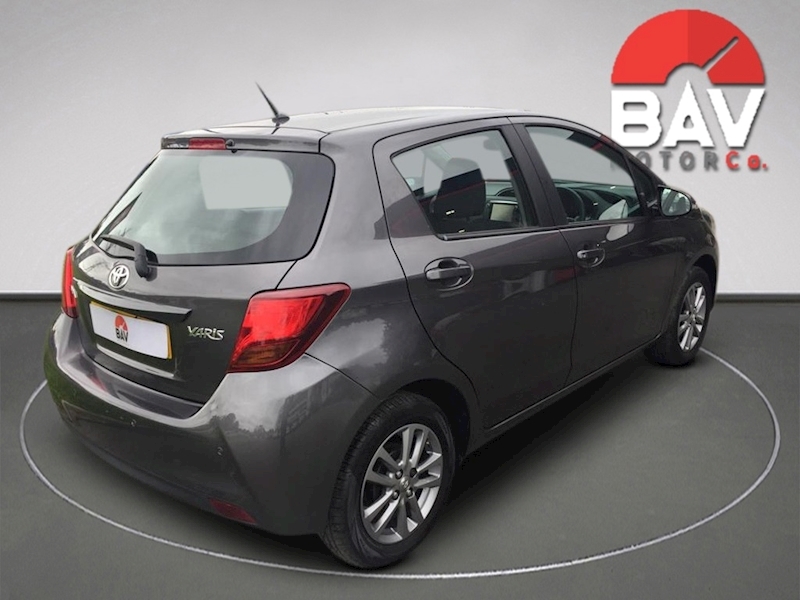 Toyota 1.33 Dual VVT-i Icon Hatchback 5dr Petrol Multidrive S Euro 5 Euro 5 (99 ps)