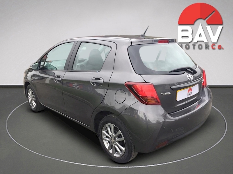 Toyota 1.33 Dual VVT-i Icon Hatchback 5dr Petrol Multidrive S Euro 5 Euro 5 (99 ps)