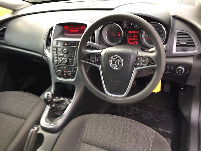 Vauxhall 1.6 CDTi ecoFLEX Design Sports Tourer 5dr Diesel Manual Euro 6 (s/s) (110 ps)