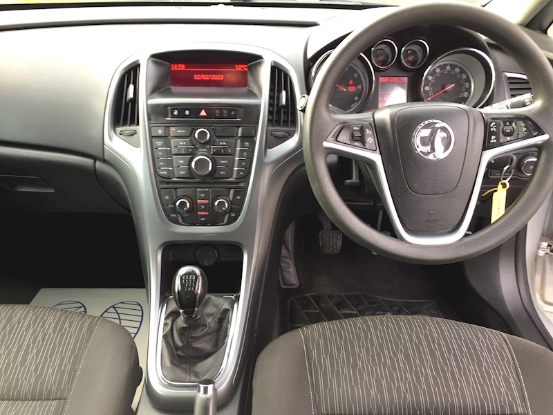 Vauxhall 1.6 CDTi ecoFLEX Design Sports Tourer 5dr Diesel Manual Euro 6 (s/s) (110 ps)