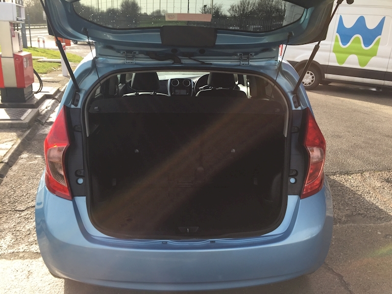 Nissan 1.2 DIG-S Tekna Hatchback 5dr Petrol CVT Euro 5 (s/s) (98 ps)