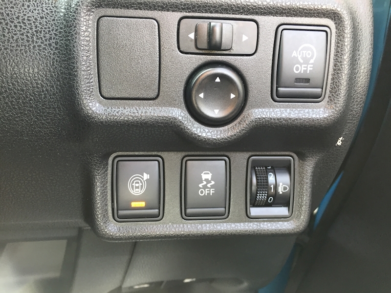 Nissan 1.2 DIG-S Tekna Hatchback 5dr Petrol CVT Euro 5 (s/s) (98 ps)