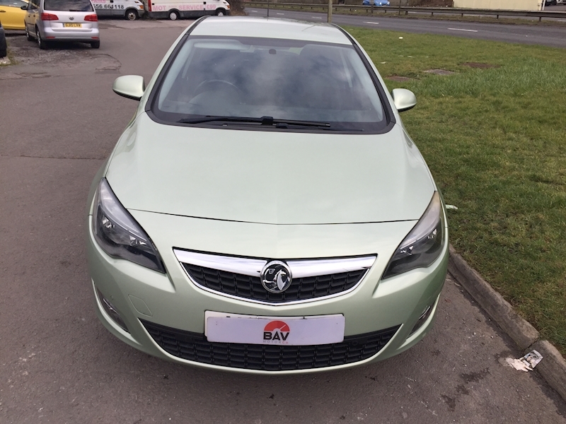 Vauxhall SRi Hatchback 1.6 Manual Petrol