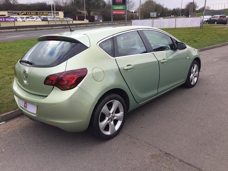 Vauxhall SRi Hatchback 1.6 Manual Petrol
