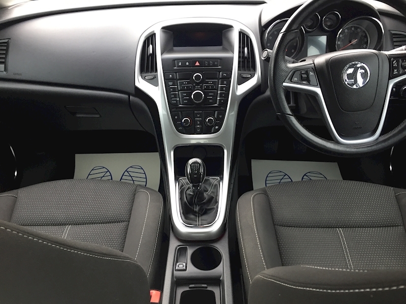 Vauxhall SRi Hatchback 1.6 Manual Petrol