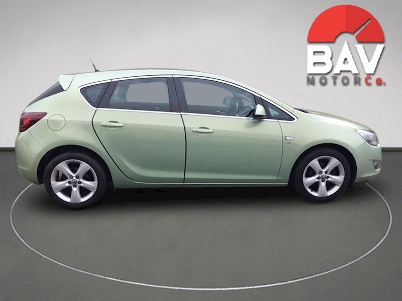 Vauxhall SRi Hatchback 1.6 Manual Petrol