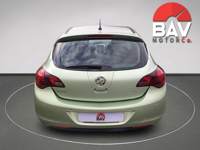 Vauxhall SRi Hatchback 1.6 Manual Petrol