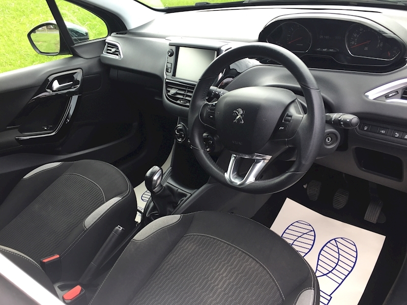 Peugeot 1.2 VTi PureTech Style Hatchback 5dr Petrol Manual Euro 6 (82 ps)
