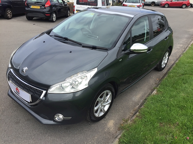 Peugeot 1.2 VTi PureTech Style Hatchback 5dr Petrol Manual Euro 6 (82 ps)