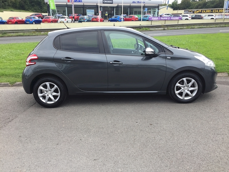Peugeot 1.2 VTi PureTech Style Hatchback 5dr Petrol Manual Euro 6 (82 ps)