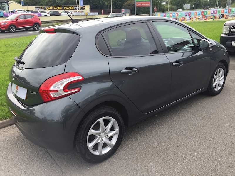 Peugeot 1.2 VTi PureTech Style Hatchback 5dr Petrol Manual Euro 6 (82 ps)