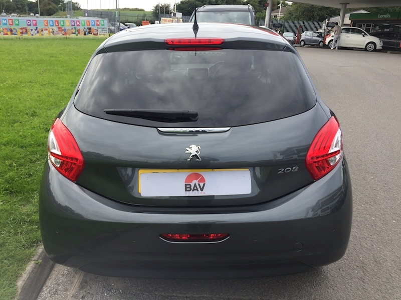 Peugeot 1.2 VTi PureTech Style Hatchback 5dr Petrol Manual Euro 6 (82 ps)