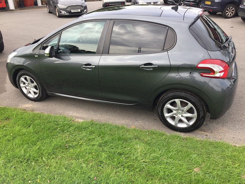 Peugeot 1.2 VTi PureTech Style Hatchback 5dr Petrol Manual Euro 6 (82 ps)