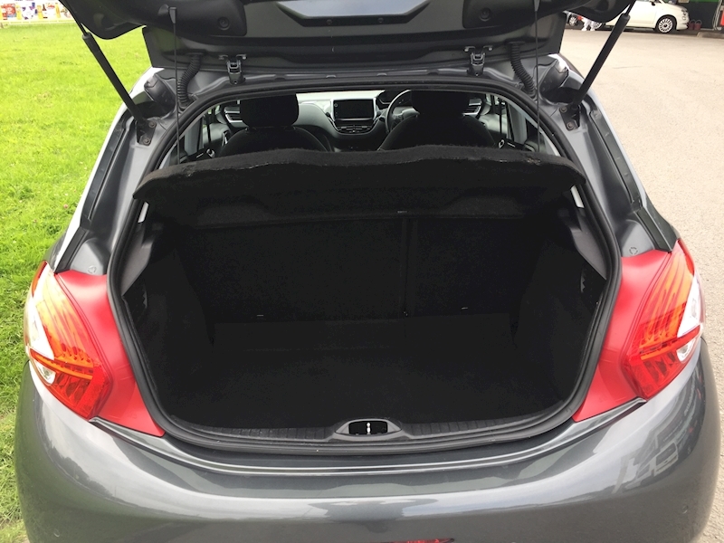 Peugeot 1.2 VTi PureTech Style Hatchback 5dr Petrol Manual Euro 6 (82 ps)