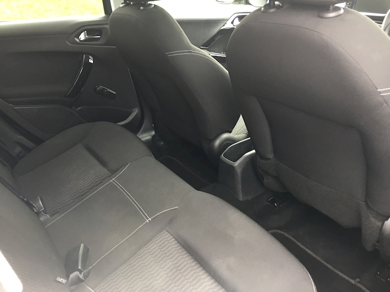 Peugeot 1.2 VTi PureTech Style Hatchback 5dr Petrol Manual Euro 6 (82 ps)