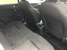 Peugeot 1.2 VTi PureTech Style Hatchback 5dr Petrol Manual Euro 6 (82 ps)
