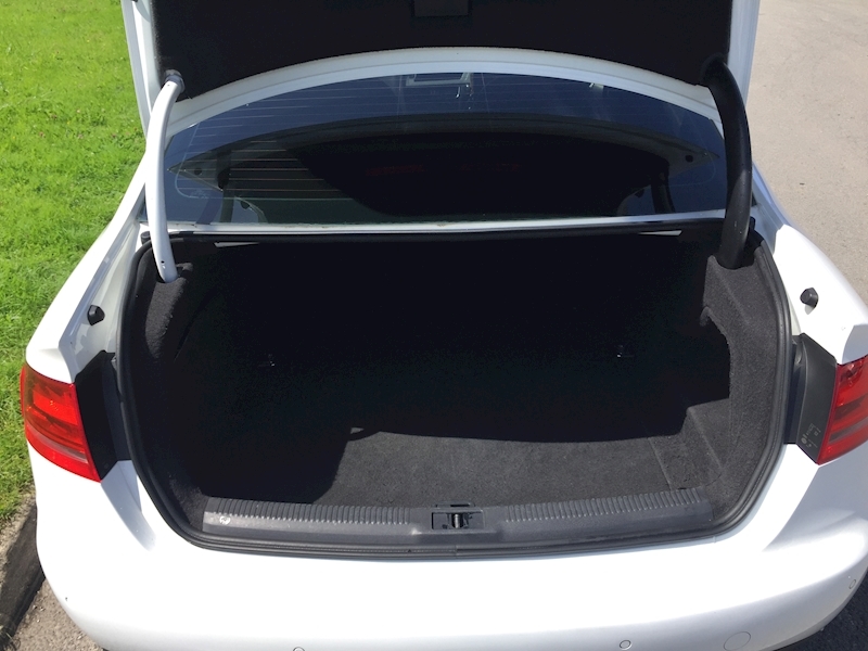 Audi 2.0 TDIe Technik Saloon 4dr Diesel Manual Euro 5 (s/s) (136 ps)