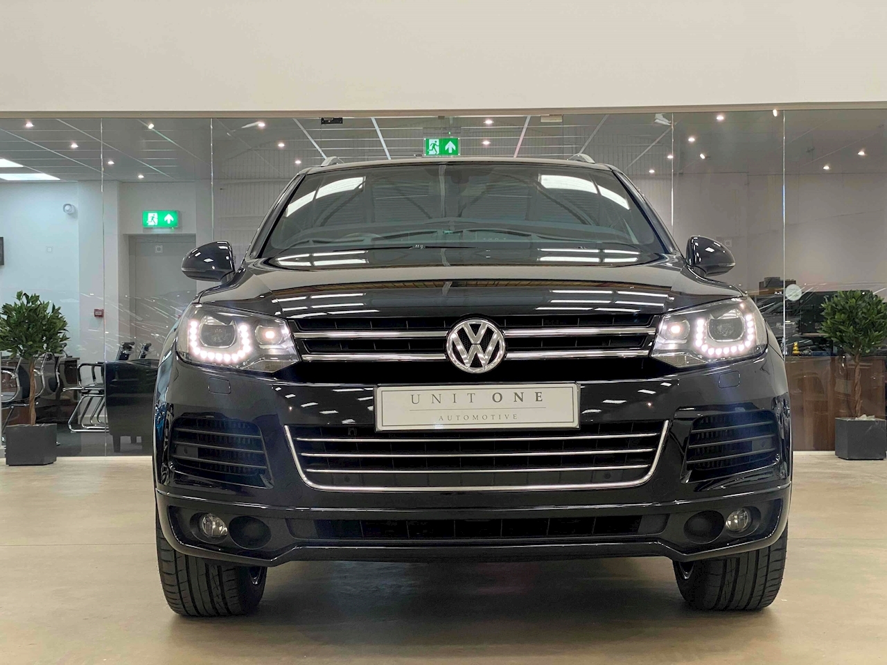 Used 2013 Volkswagen 3.0 TDI V6 BlueMotion Tech R-Line SUV 5dr Diesel  Tiptronic 4WD Euro 5 (s/s) (245 ps) For Sale in West Sussex