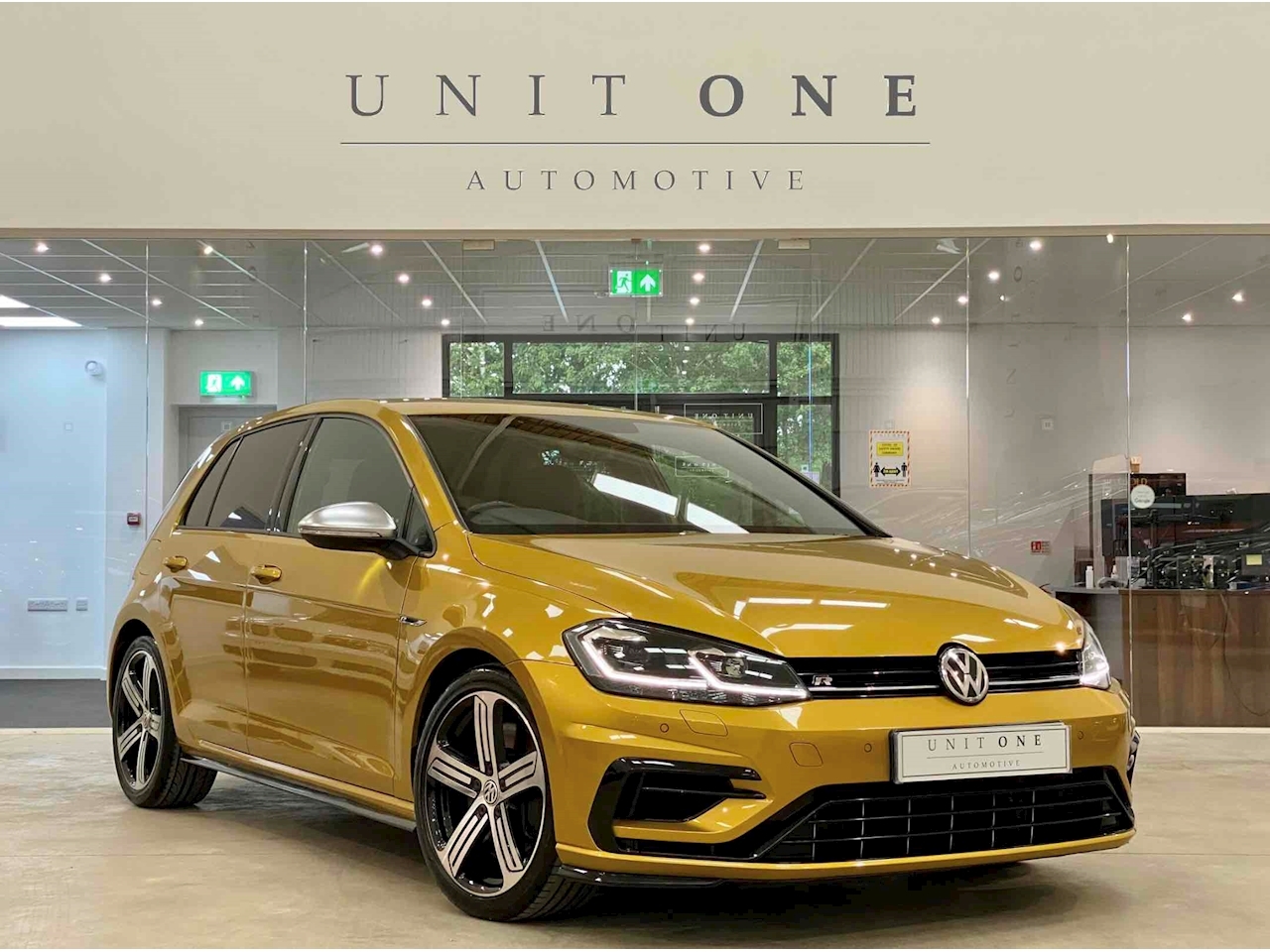 Used 2017 Volkswagen 2.0 TSI BlueMotion Tech R Hatchback 5dr Petrol DSG  4Motion (s/s) (310 ps) For Sale in West Sussex