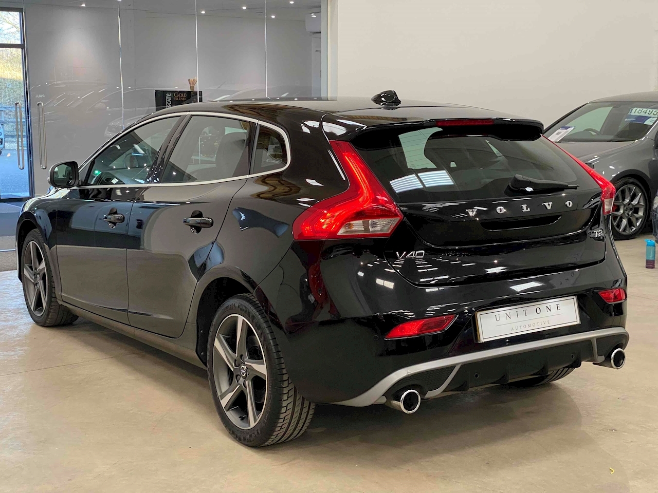 Used 2016 Volvo V40 T2 R-Design Edition For Sale in West Sussex (U711 ...