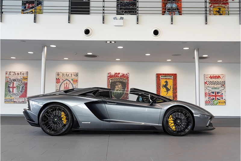 Used 2018 Aventador Lp 7404 S Roadster For Sale (U155
