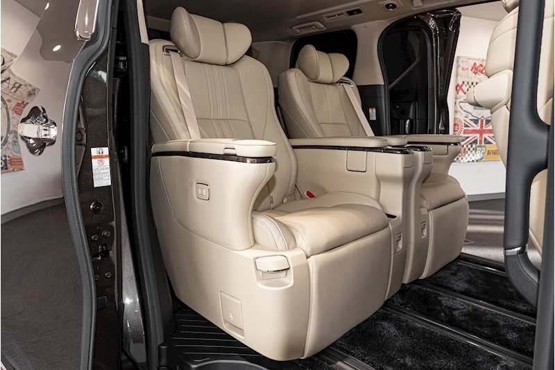 Toyota alphard executive lounge