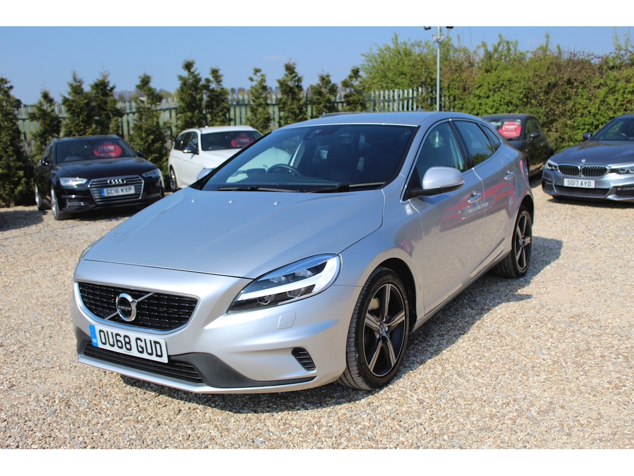 Volvo v40 t2