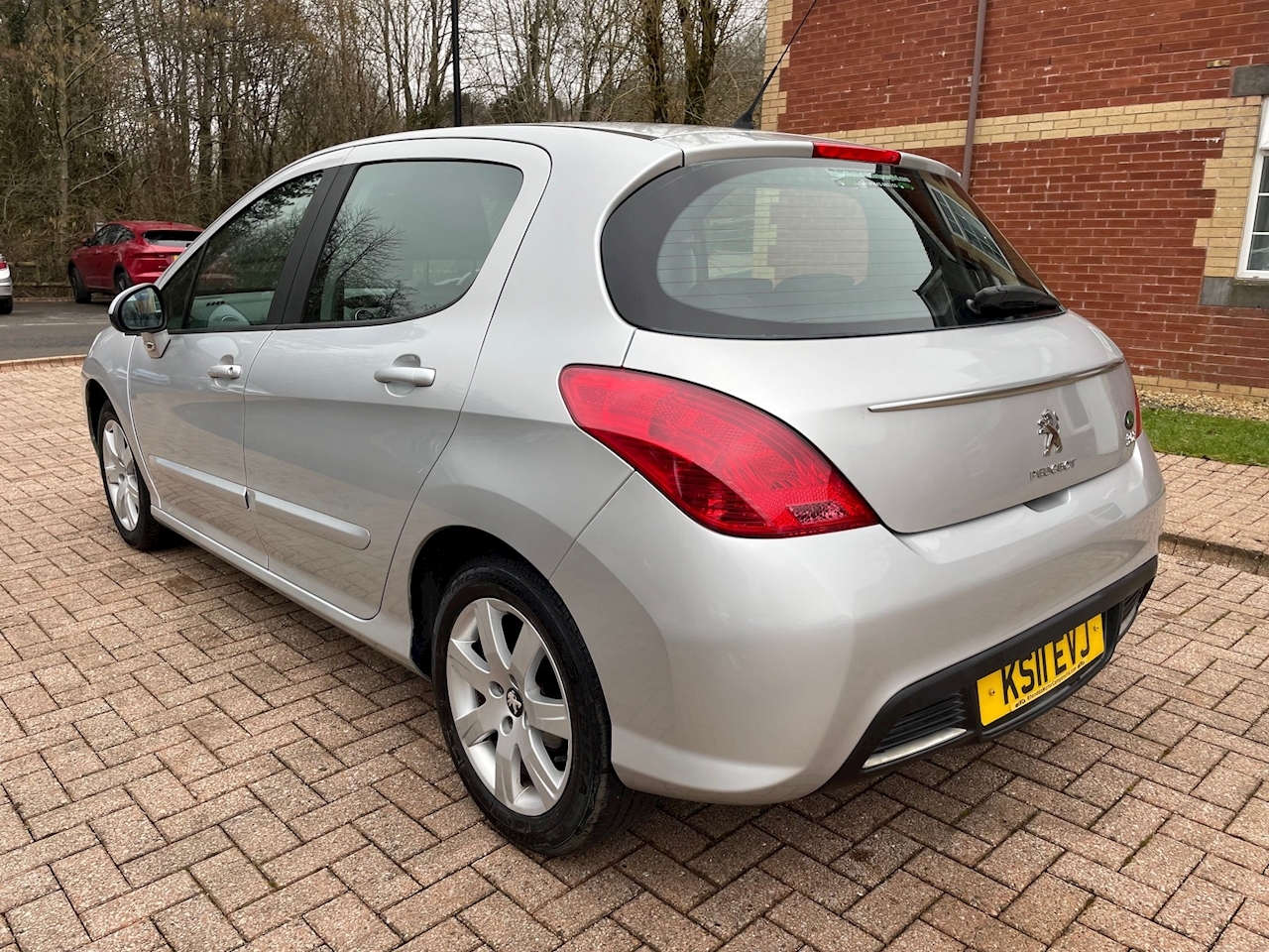 1.6 HDi Active Hatchback 5dr Diesel Manual Euro 5 (92 ps)