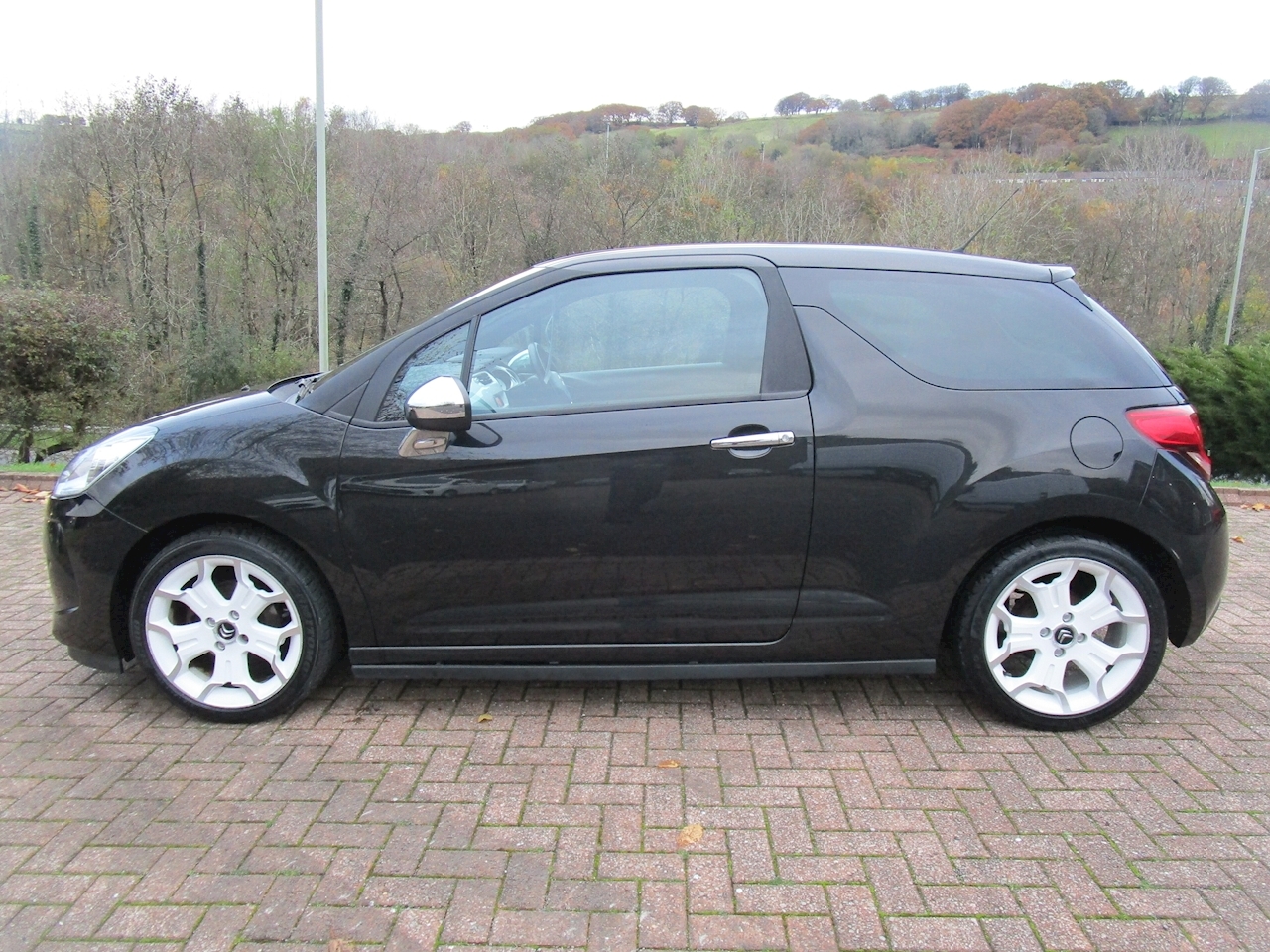 Ds3 Hdi Black And White Hatchback 1.6 Manual Diesel