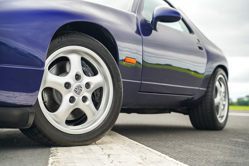 Porsche 928 Gts - U1219