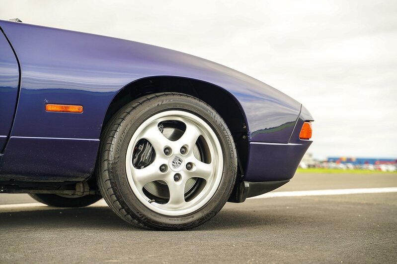 Porsche 928 Gts - U1219