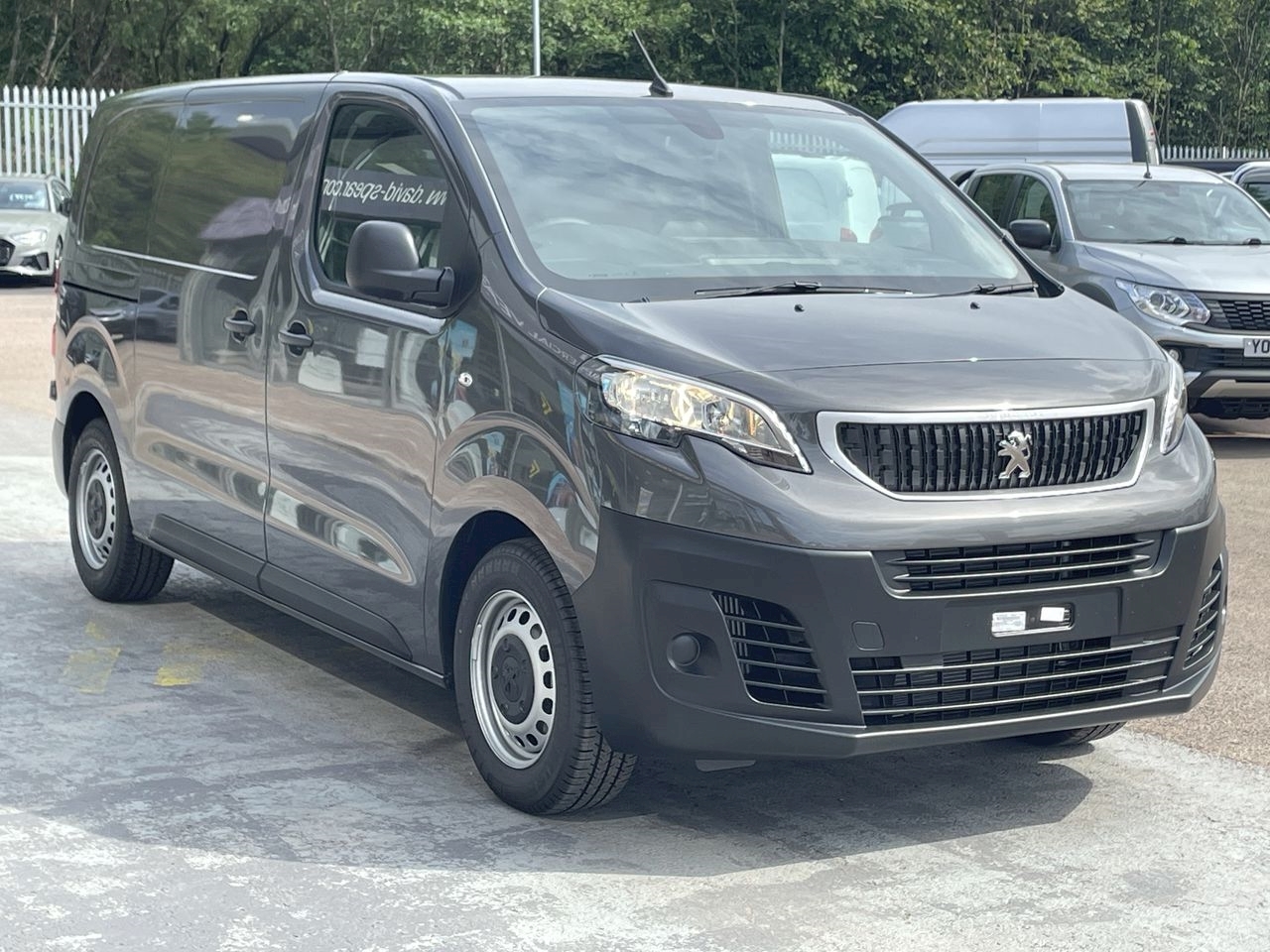 New 2021 Peugeot Expert HDI 100ps Professional Mwb with Air Con & Del ...