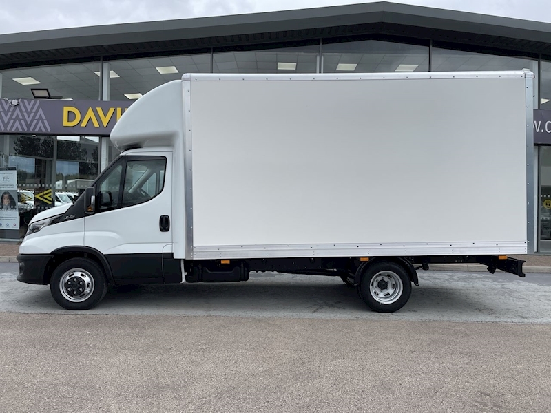 Iveco Daily 35C16 160ps Luton L15ft 4.5m H7.5ft Business Pack with Air Con, Del Miles & Twin Wheels 2.3 2dr Luton Manual Diesel