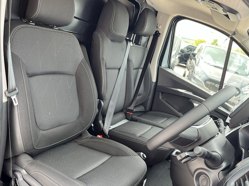 Renault DCI 150ps Sport Plus + L1 SWB With Sat Nav, Rev Cam & Air Con 2.0 5dr Panel Van Manual Diesel