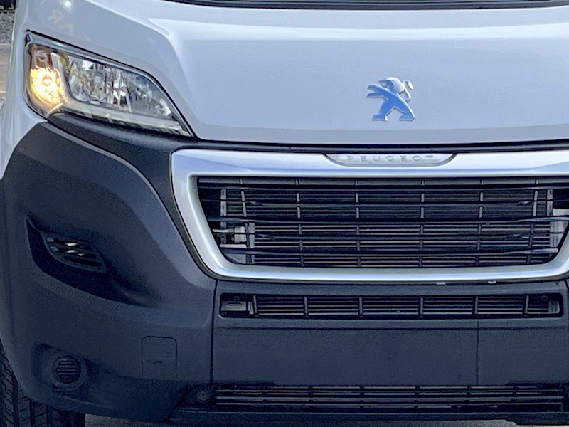 Peugeot HDI 335 140ps Curtainside Body with Air Con & Delivery Miles 2.2 4dr Curtain Side Manual Diesel
