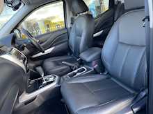 Nissan Navara Navara DCI 190ps Black Edition Tekna 4x4 Dcb Cab Pick Up with Sat Nav & Rev Cam *LOW MILES* 2.3 4dr Pickup Automatic Diesel